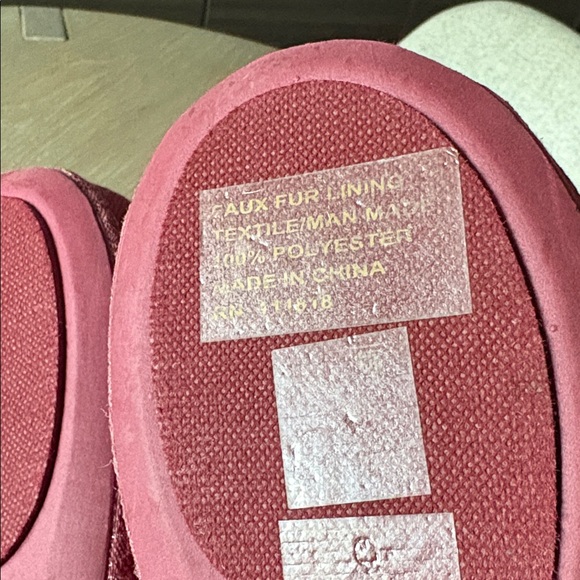 Slippers, size 8-8.5 - Picture 4 of 5